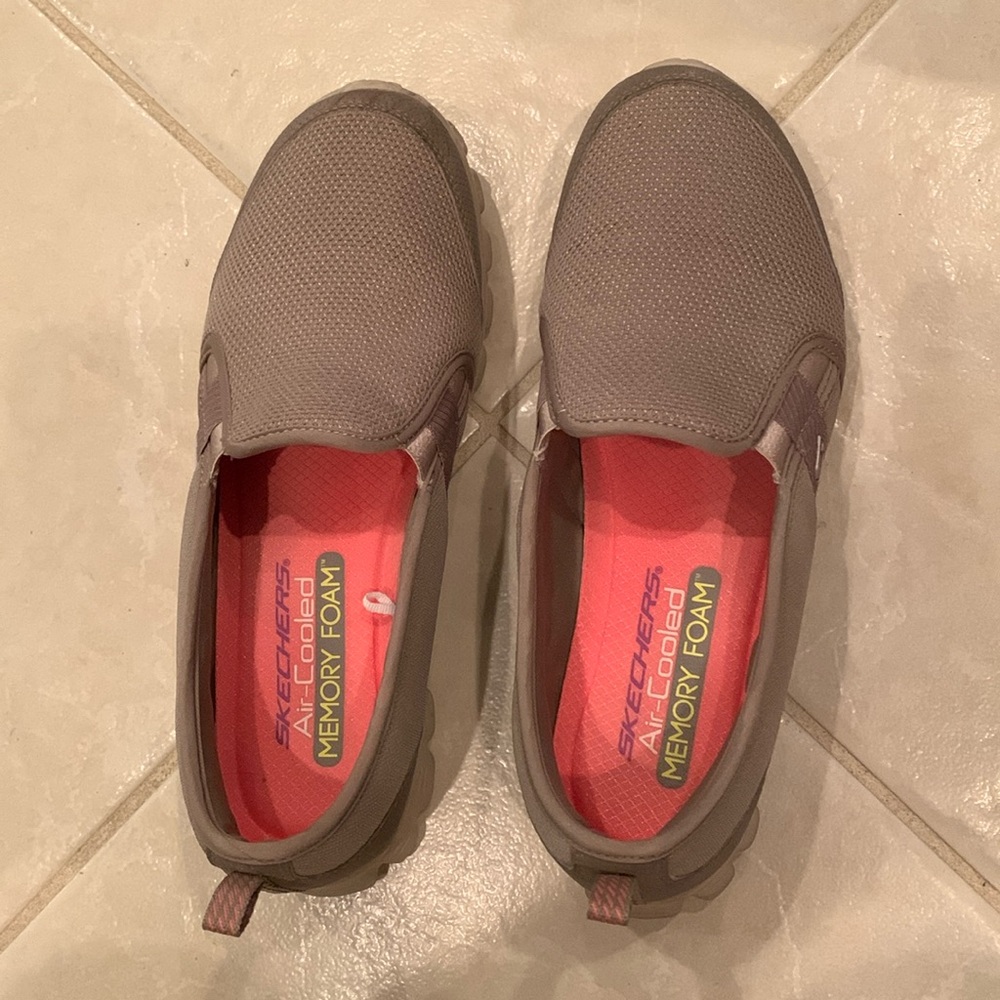 Women’s Skechers, air cooled, memory foam, beige, size 8.  Good condition